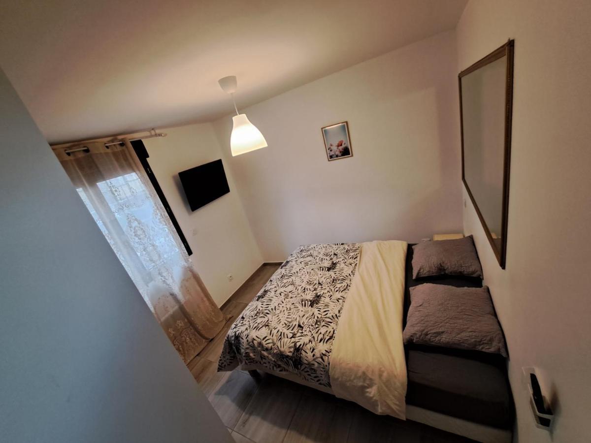 Charmante Maison Avec Piscine Bessan Kültér fotó